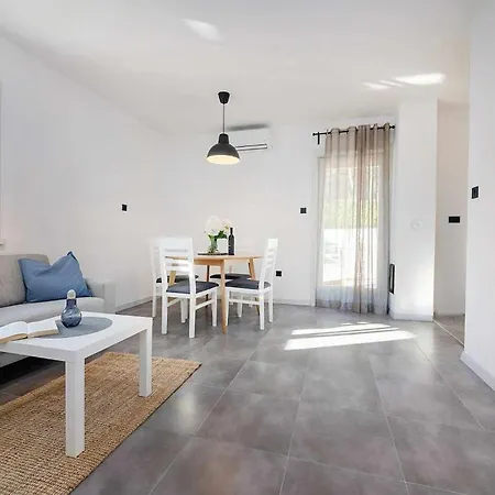 דירה App Marina 4 *